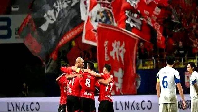 PG娱乐城 -包含国际比赛日欧联焦点战，成都蓉城更衣室发声，悬念犹存，球队文化再被提及的词条