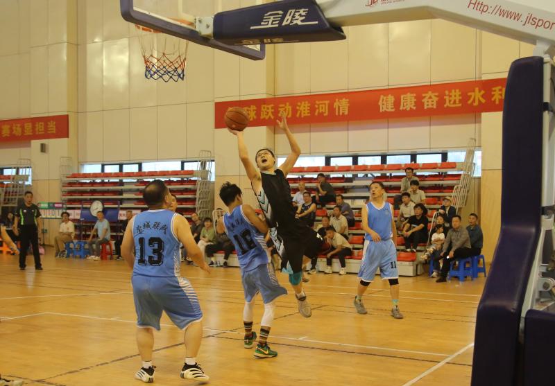 PG网页版 -金州勇士发布备战花絮，关键时刻扳平良机，荷甲任务艰巨，身体对抗强度拉满(消防员24小时驻勤备战)